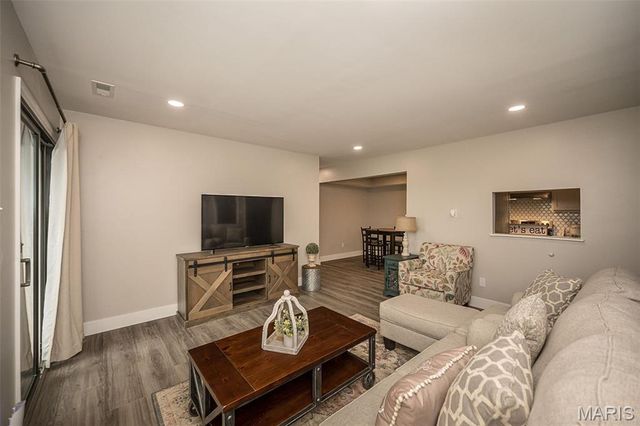 6300 Sprig Oak Court A, St Louis, MO 63128