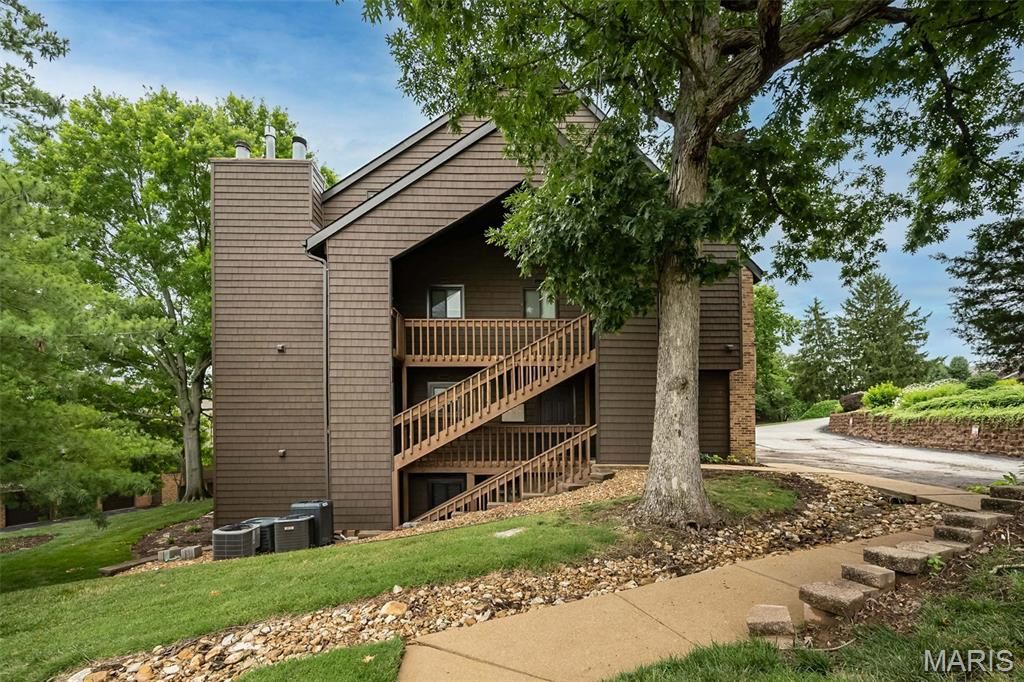 6300 Sprig Oak Court A, St Louis, MO 63128