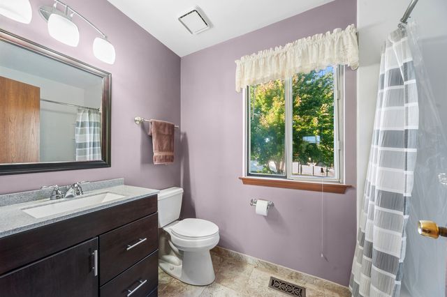 677 Windemere Lane, Carol Stream, IL 60188