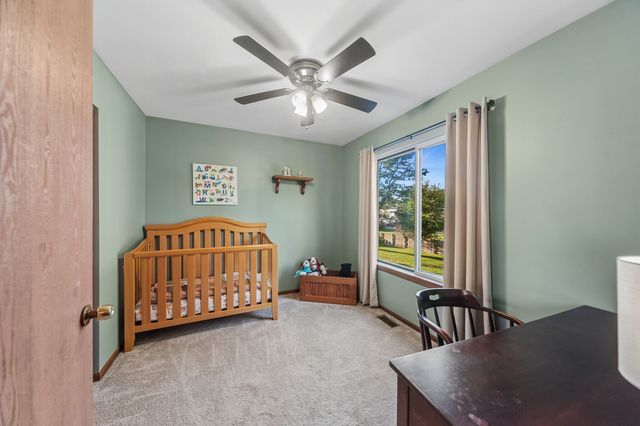 677 Windemere Lane, Carol Stream, IL 60188