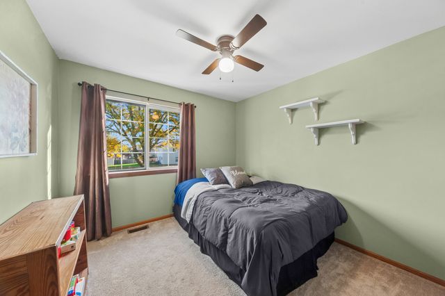 677 Windemere Lane, Carol Stream, IL 60188