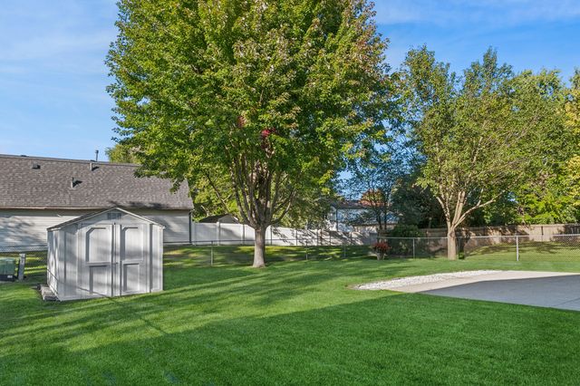 677 Windemere Lane, Carol Stream, IL 60188