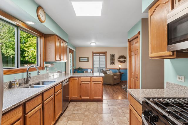 677 Windemere Lane, Carol Stream, IL 60188
