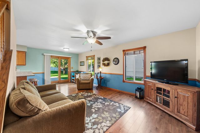 677 Windemere Lane, Carol Stream, IL 60188