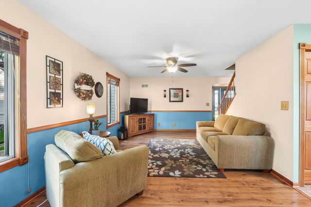 677 Windemere Lane, Carol Stream, IL 60188