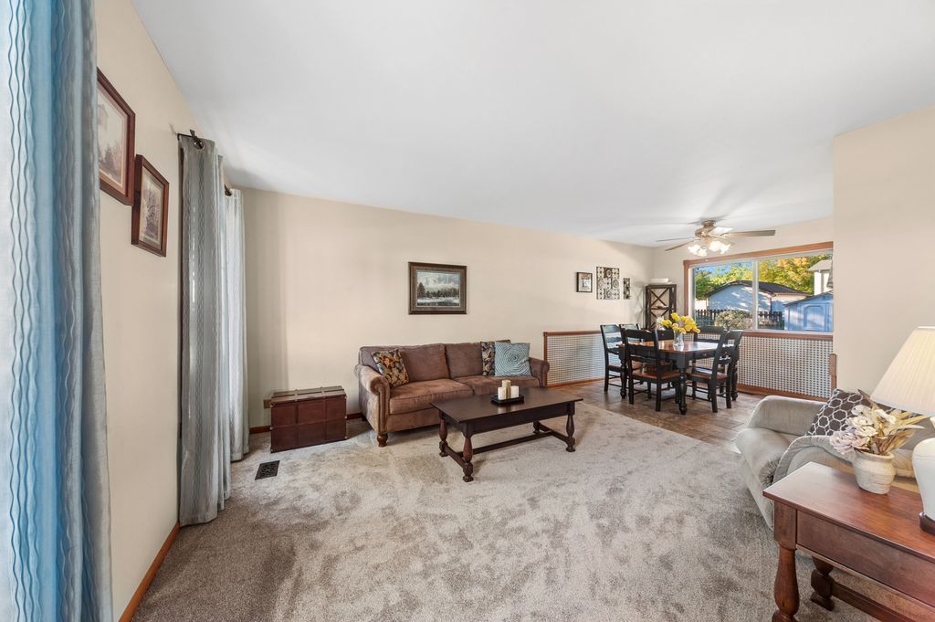 677 Windemere Lane, Carol Stream, IL 60188 — photo 4