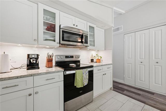 5706 N WOODLAND Avenue, Kansas City, MO 64118