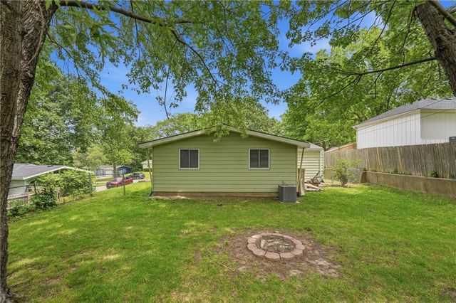 5706 N WOODLAND Avenue, Kansas City, MO 64118