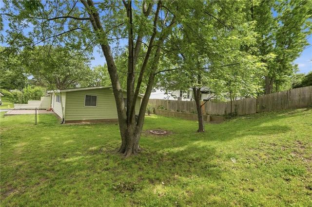 5706 N WOODLAND Avenue, Kansas City, MO 64118