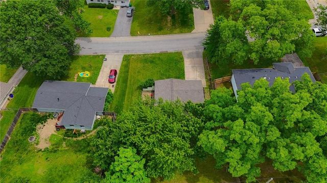 5706 N WOODLAND Avenue, Kansas City, MO 64118