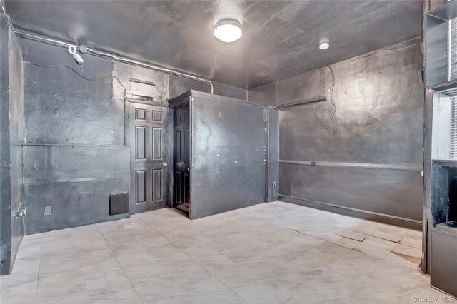 21 Carpenter Street, Glen Cove, NY 11542