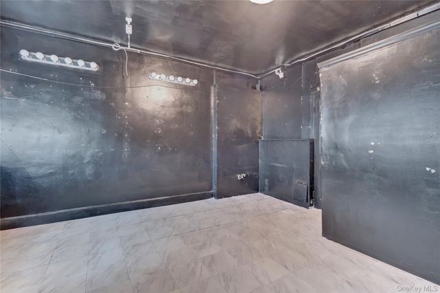 21 Carpenter Street, Glen Cove, NY 11542