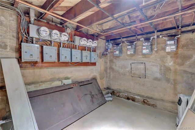 21 Carpenter Street, Glen Cove, NY 11542