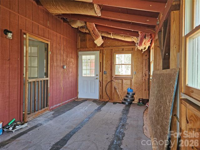 929 Pine Ridge Road, Hendersonville, NC 28792