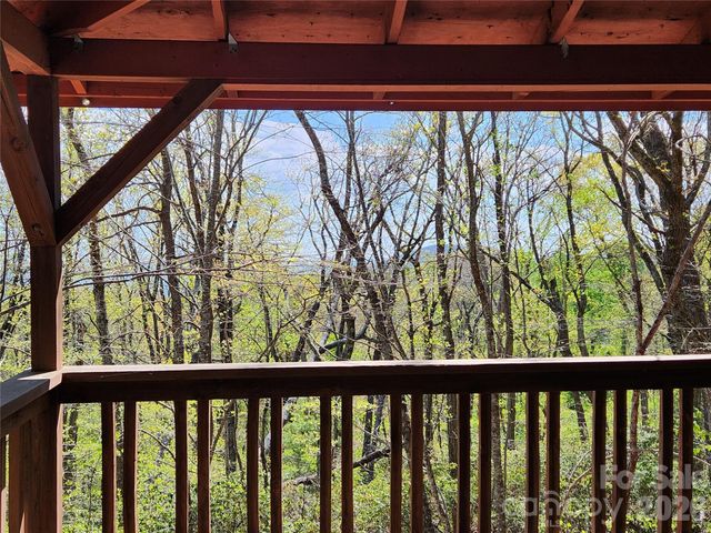 929 Pine Ridge Road, Hendersonville, NC 28792