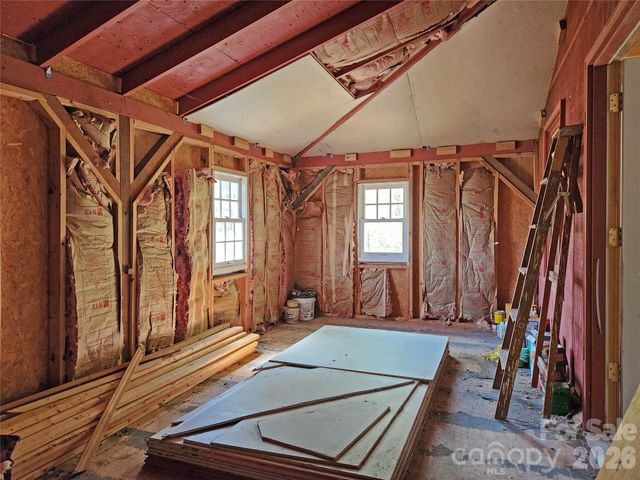 929 Pine Ridge Road, Hendersonville, NC 28792