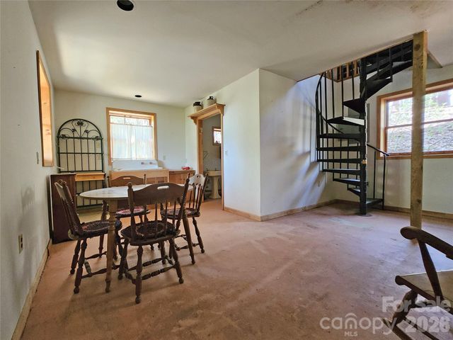 929 Pine Ridge Road, Hendersonville, NC 28792
