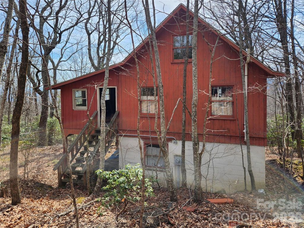 929 Pine Ridge Road, Hendersonville, NC 28792