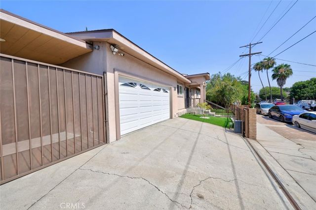 6415 Varna Avenue, Van Nuys, CA 91401