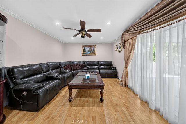6415 Varna Avenue, Van Nuys, CA 91401