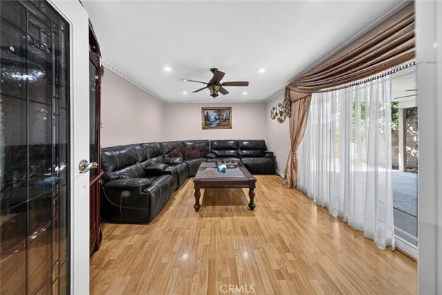 6415 Varna Avenue, Van Nuys, CA 91401