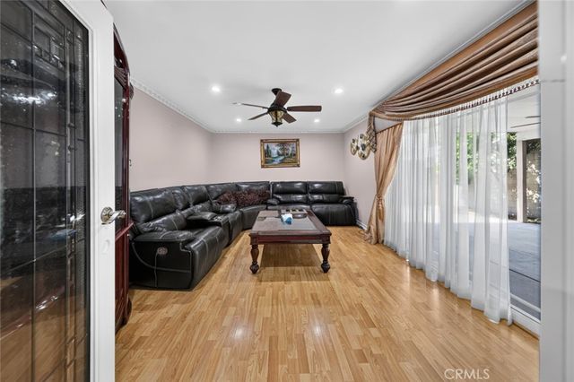 6415 Varna Avenue, Van Nuys, CA 91401