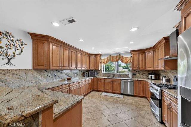 6415 Varna Avenue, Van Nuys, CA 91401