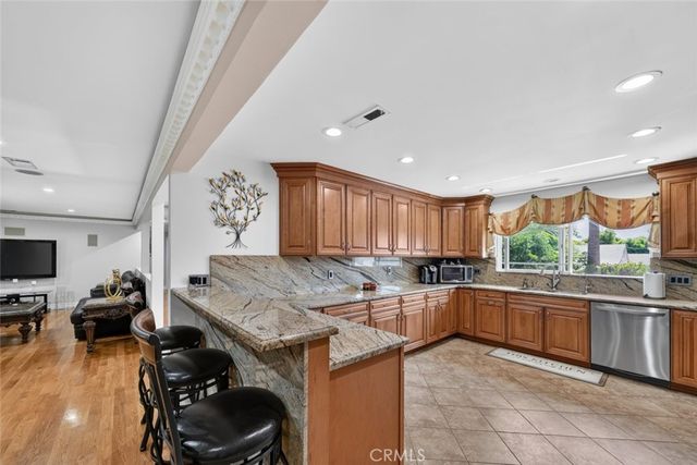6415 Varna Avenue, Van Nuys, CA 91401