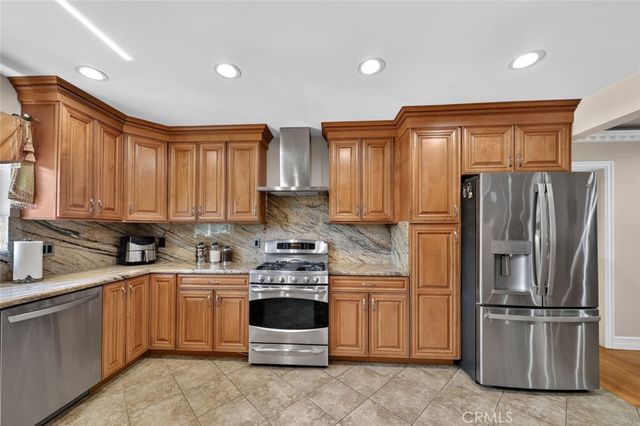 6415 Varna Avenue, Van Nuys, CA 91401