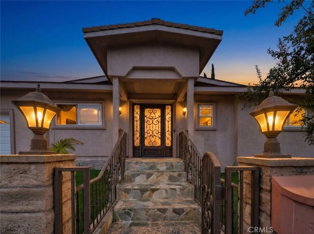 6415 Varna Avenue, Van Nuys, CA 91401