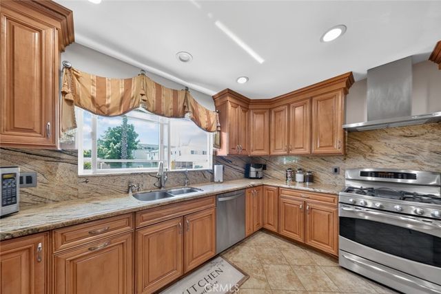 6415 Varna Avenue, Van Nuys, CA 91401