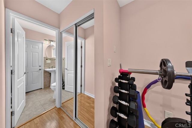 6415 Varna Avenue, Van Nuys, CA 91401
