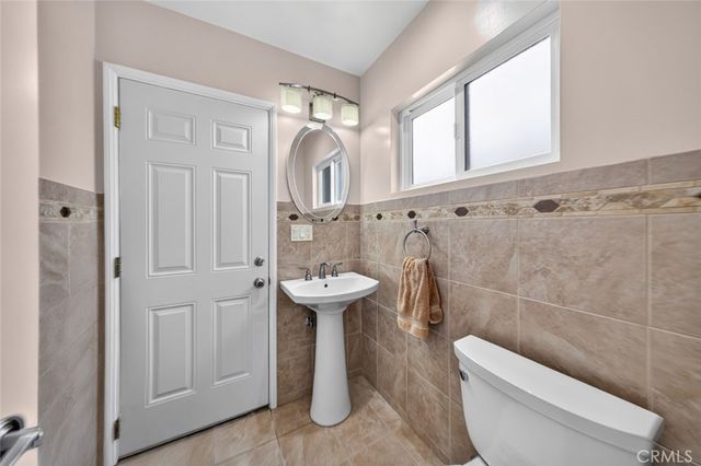 6415 Varna Avenue, Van Nuys, CA 91401