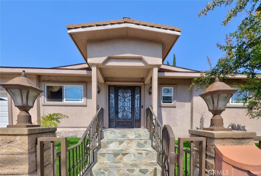 6415 Varna Avenue, Van Nuys, CA 91401