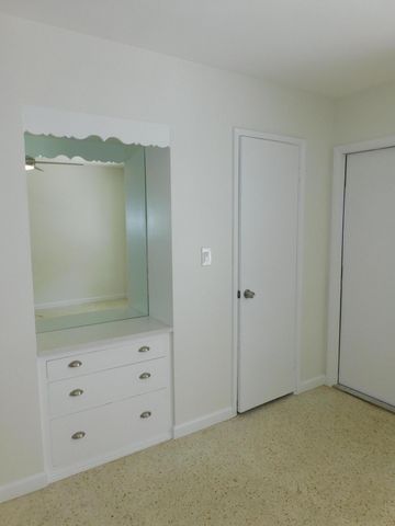 15 S Palmway, Lake Worth Beach, FL 33460