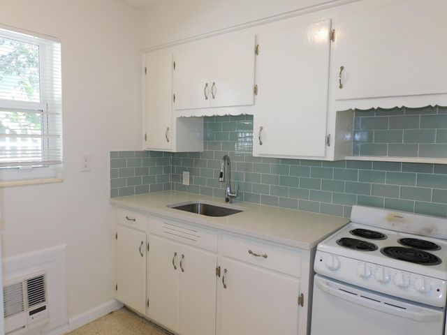 15 S Palmway, Lake Worth Beach, FL 33460