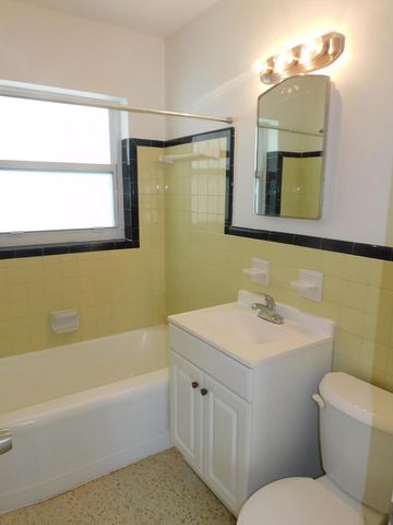15 S Palmway, Lake Worth Beach, FL 33460