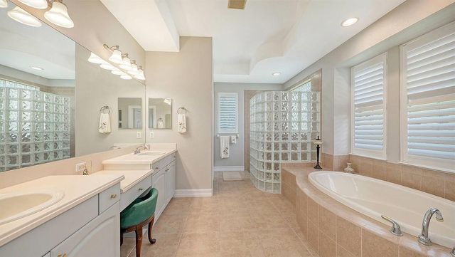 225 PESARO DRIVE, North Venice, FL 34275