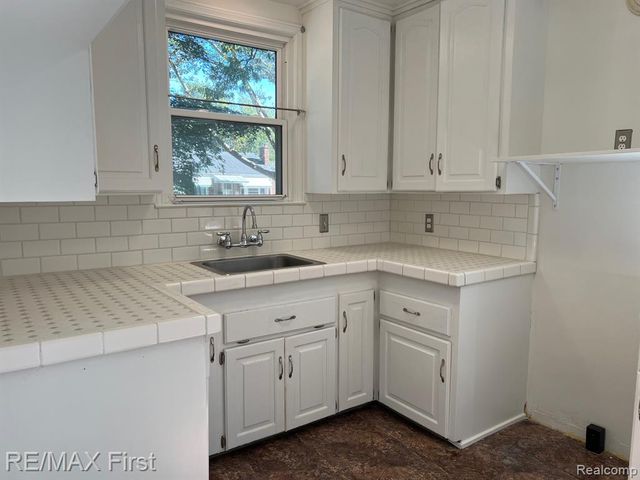 559 Gardendale Street, Ferndale, MI 48220