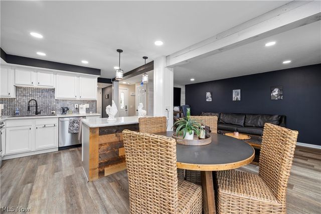 190 Deepwood Drive, Wadsworth, OH 44281