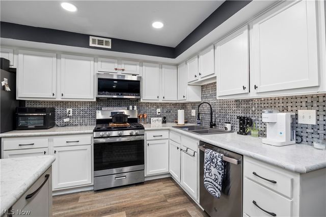 190 Deepwood Drive, Wadsworth, OH 44281