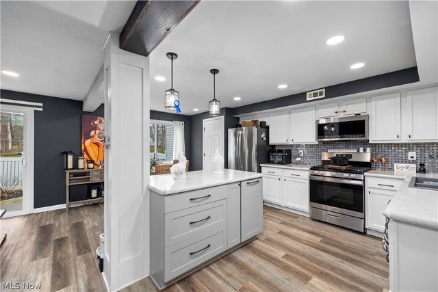 190 Deepwood Drive, Wadsworth, OH 44281