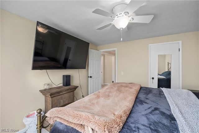 190 Deepwood Drive, Wadsworth, OH 44281