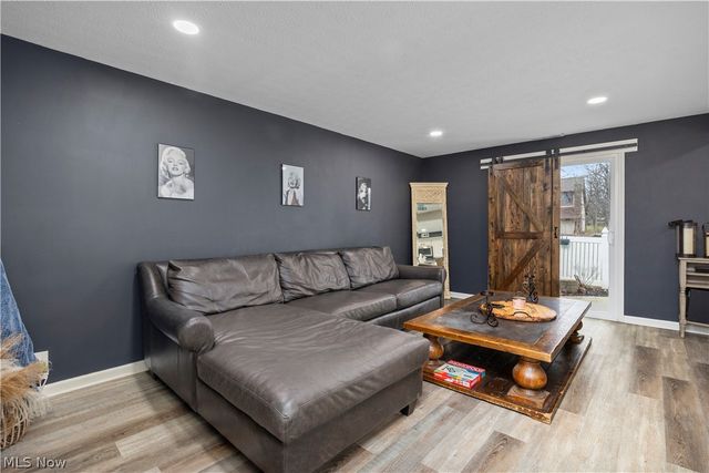 190 Deepwood Drive, Wadsworth, OH 44281