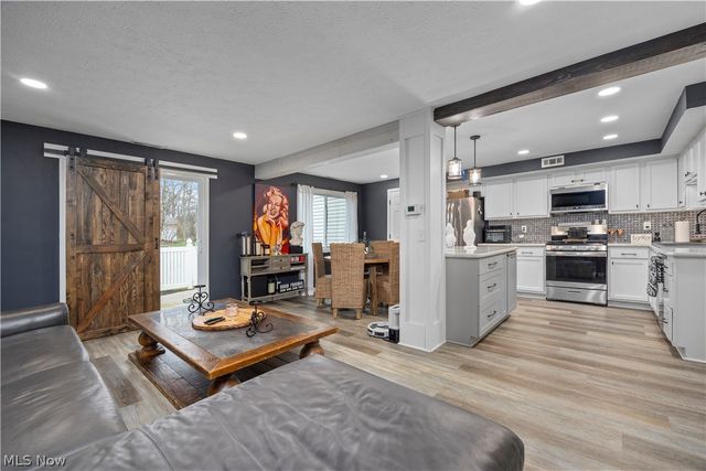 190 Deepwood Drive, Wadsworth, OH 44281