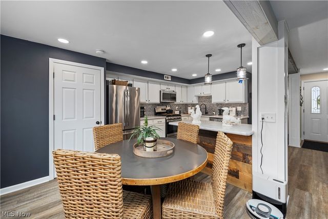 190 Deepwood Drive, Wadsworth, OH 44281