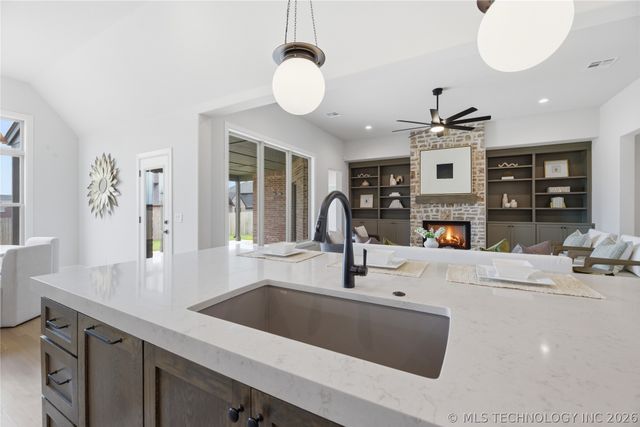 2838 E 141st Court S, Bixby, OK 74008