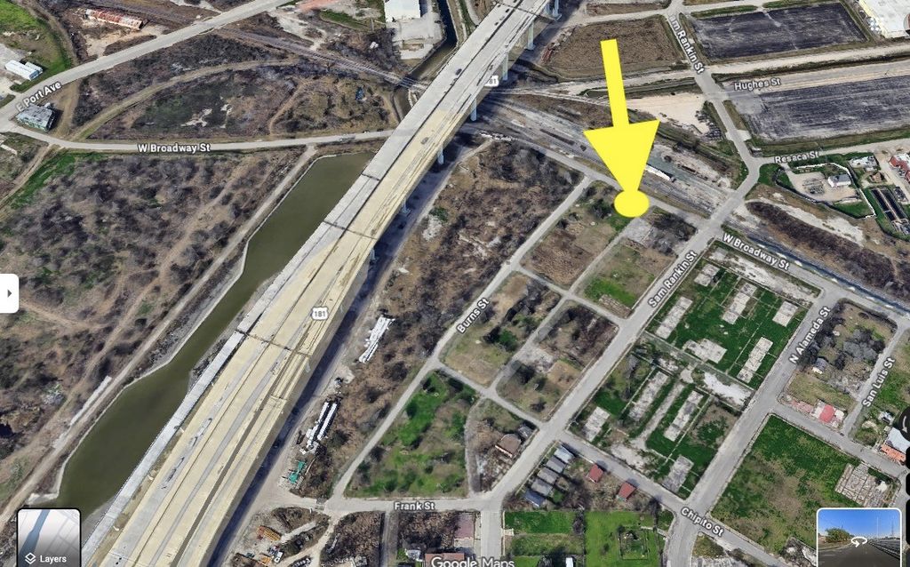 1811 Broadway Blvd W, Corpus Christi, TX 78401 — photo 2