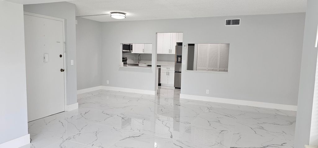 4991 Sable Pine Circle B1, West Palm Beach, FL 33417