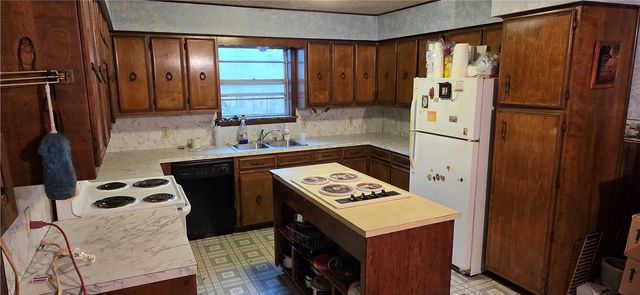 3481 Marion County 3005, Yellville, AR 72687